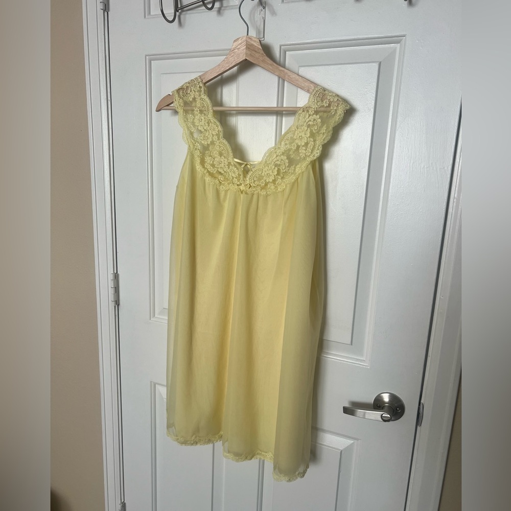 Lovely Vintage Vanity Fair Yellow Babydoll Nightgown